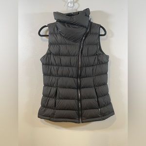 Athleta Downabout High Neck Puffer Vest In Size Medium